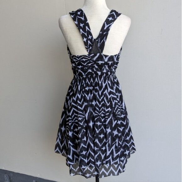 Black & White sleeveless Chevron dress - Picture 6 of 8